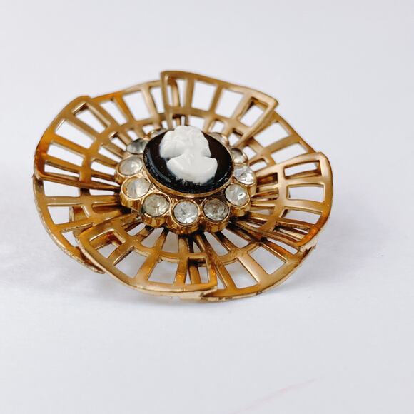 VTG Signed Coro Cameo Brooch Mid Century Gold Tone Openwork Rhinestone Pin 1950s - Picture 2 of 8